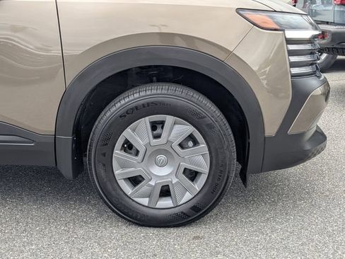 Used 2025 Nissan Kicks S image 12