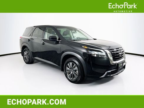 Used 2024 Nissan Pathfinder S image 1