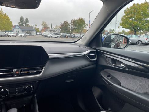 Used 2025 Chevrolet TrailBlazer LT image 29