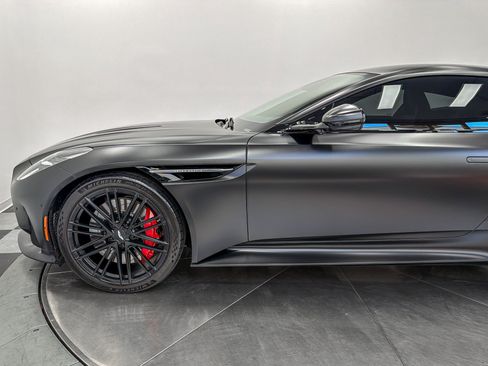 Used 2025 Aston Martin DB12 Coupe RWD image 29