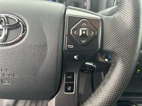 Used 2020 Toyota Tacoma TRD Off-Road w/ Technology Package AWD/4WD image 12