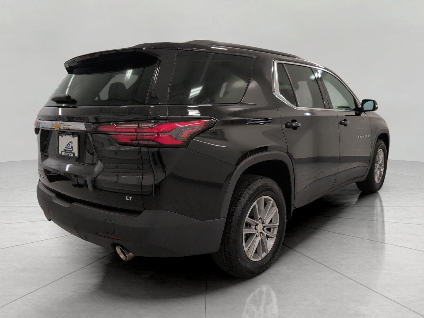 Used 2023 Chevrolet Traverse LT w/ LPO, Floor Liner Package AWD/4WD image 19