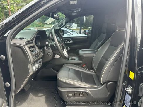 Used 2023 GMC Yukon XL SLT w/ SLT Premium Package RWD image 9