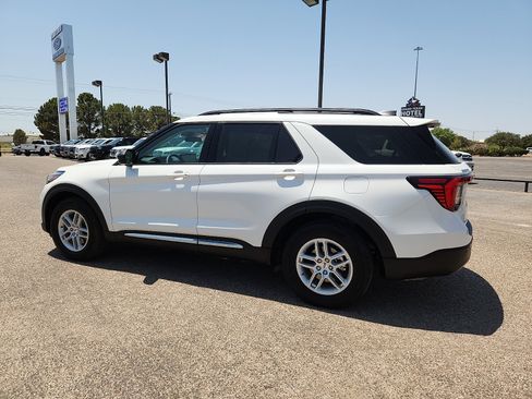 Certified 2025 Ford Explorer Active w/ Active Comfort Package RWD image 4