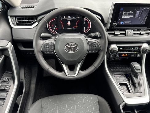 Used 2025 Toyota RAV4 XLE image 28