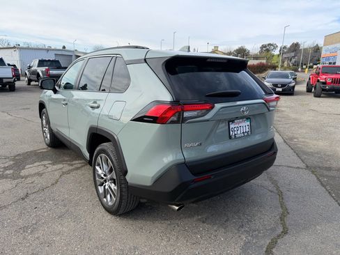 Used 2022 Toyota RAV4 XLE Premium image 3