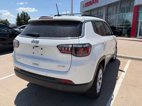 Used 2025 Jeep Compass Latitude w/ Convenience Group AWD/4WD image 9