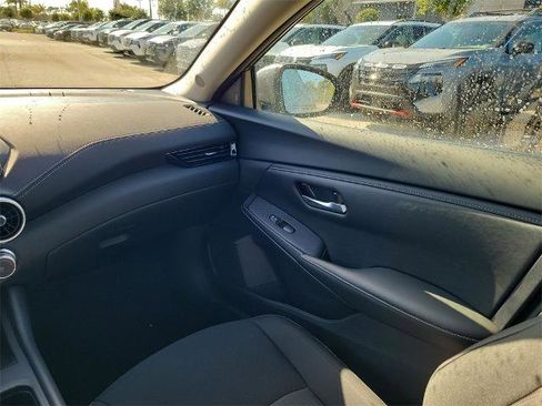 Certified 2025 Nissan Sentra SV image 17