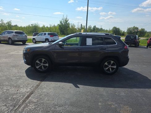 Used 2019 Jeep Cherokee Limited w/ Trailer Tow Group AWD/4WD image 9