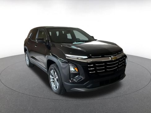 Used 2025 Chevrolet Equinox LT image 3