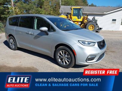 Used 2023 Chrysler Pacifica Touring-L