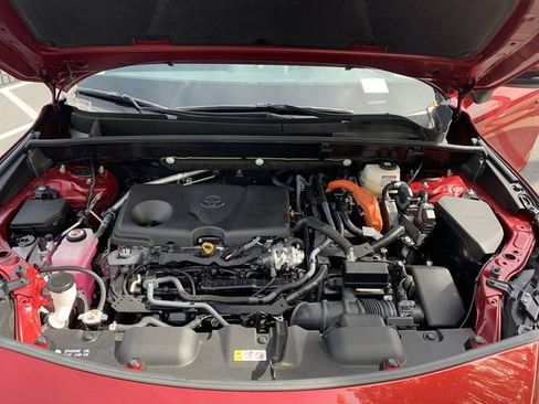 Used 2023 Toyota Venza LE image 16