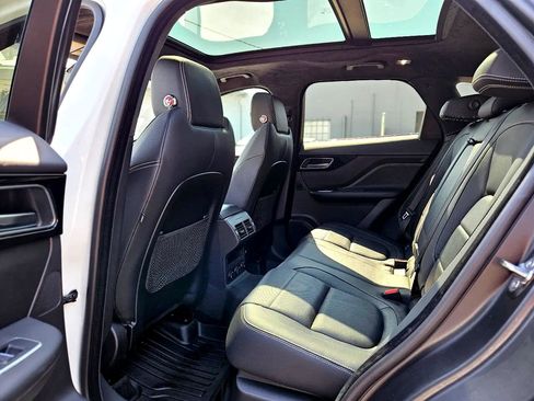 Used 2019 Jaguar F-PACE R-Sport image 31