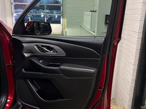 Used 2019 Chevrolet Traverse LT image 16