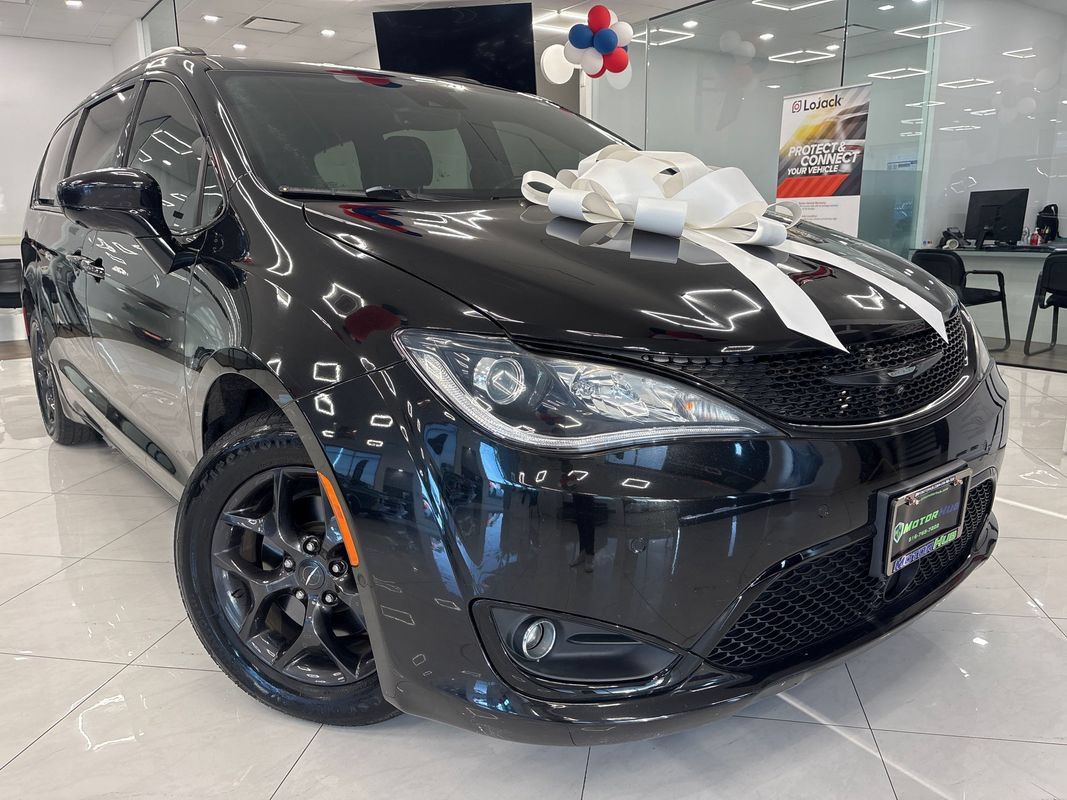 Used 2019 Chrysler Pacifica Touring-L Plus w/ Advanced Safetytec Group FWD image 3