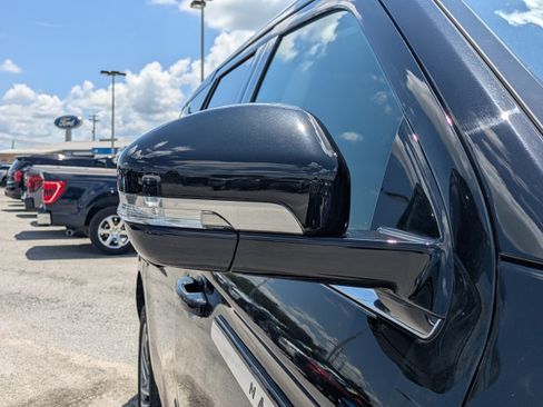 Used 2025 Lincoln Navigator Reserve AWD/4WD image 12