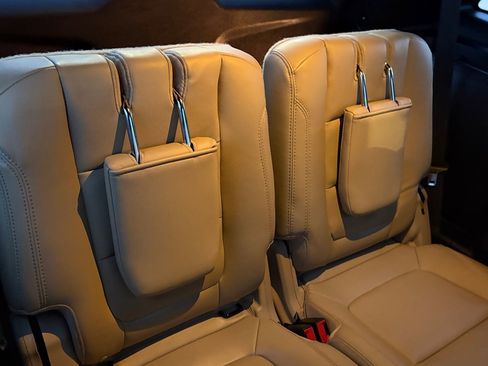 Used 2017 Ford Explorer Limited image 38