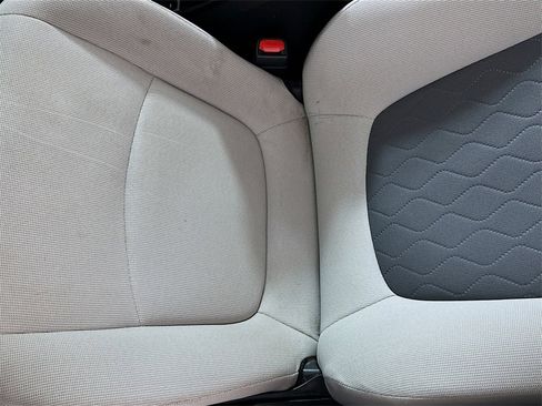 Used 2021 Toyota Corolla LE image 18