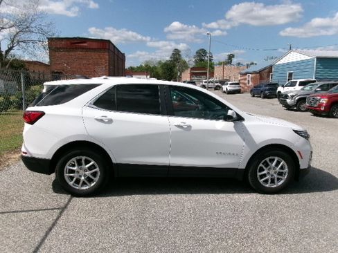 Used 2024 Chevrolet Equinox LT image 2