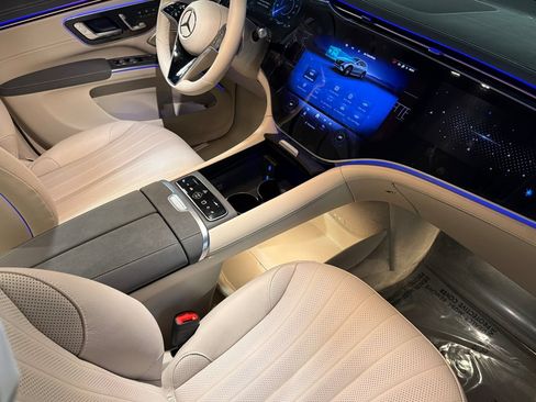 New 2026 Mercedes-Benz EQS 400 4MATIC SUV image 16