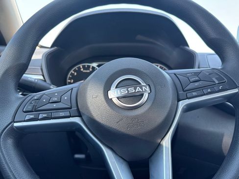 Used 2025 Nissan Altima 2.5 SV FWD image 28