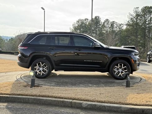 New 2025 Jeep Grand Cherokee Limited image 8