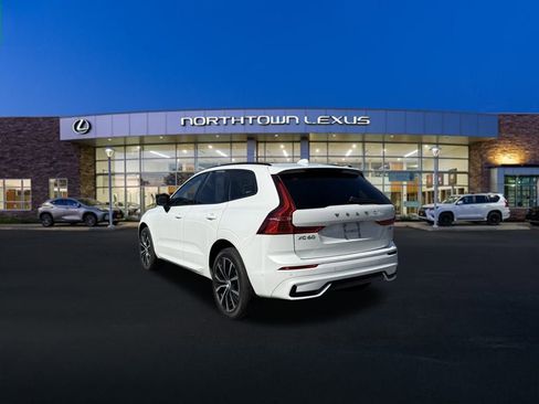 Used 2023 Volvo XC60 B5 Plus image 21