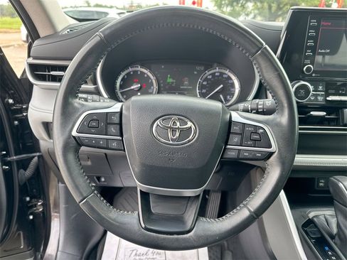 Used 2022 Toyota Highlander XLE image 16