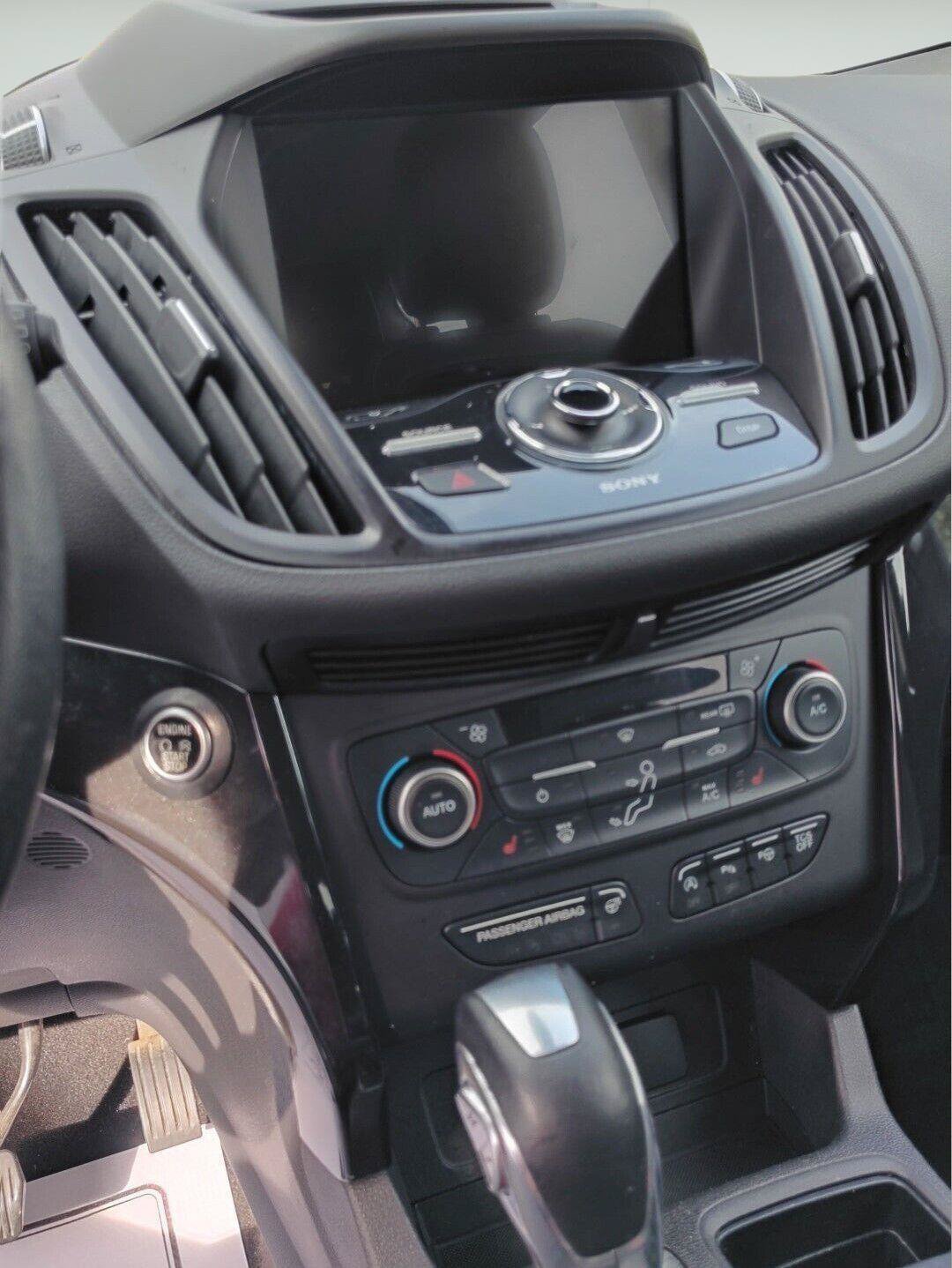 Used 2018 Ford Escape Titanium AWD/4WD image 14