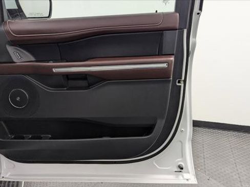 Used 2024 Ford Expedition Limited image 21