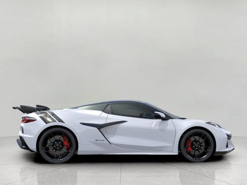 Used 2027 Chevrolet Corvette Z06 RWD image 5