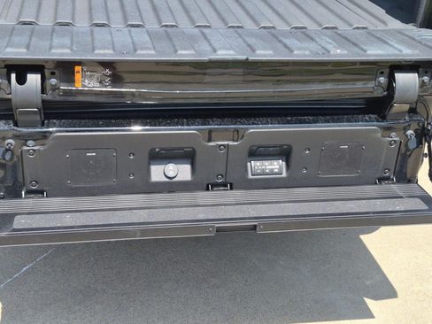 Certified 2023 GMC Sierra 1500 AT4 w/ AT4 Premium Package AWD/4WD image 9