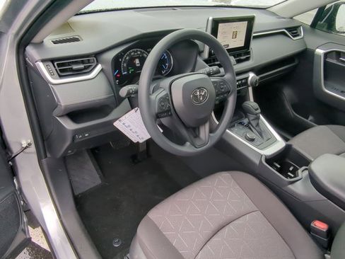 Used 2025 Toyota RAV4 XLE image 9
