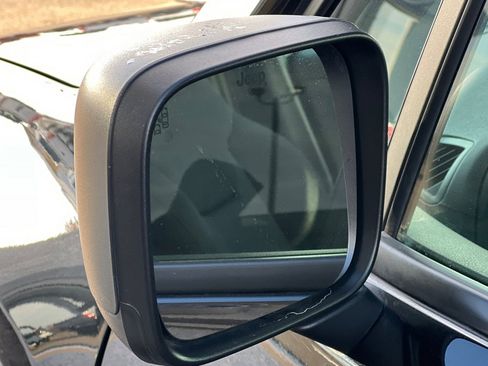 Used 2023 Jeep Renegade Latitude AWD/4WD image 30