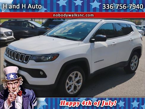 Used 2024 Jeep Compass Latitude AWD/4WD image 1