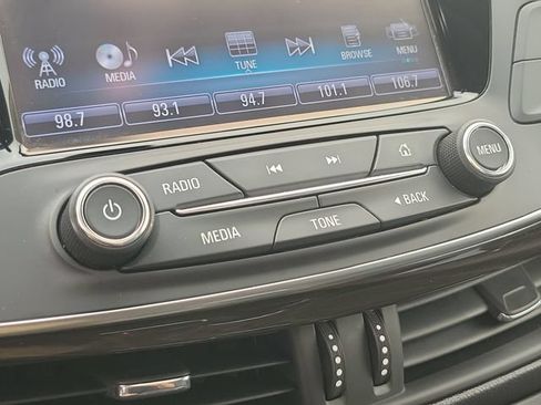 Used 2020 Buick Envision Essence FWD image 19