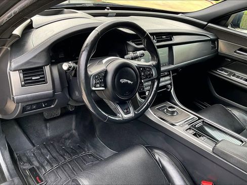 Used 2018 Jaguar XF S AWD/4WD image 19