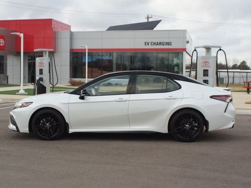 Used 2021 Toyota Camry XSE w/ Navigation Package image 14