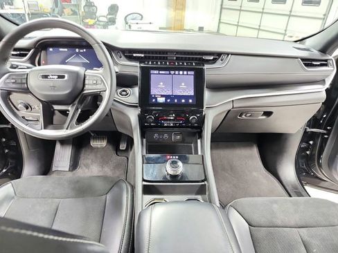 Used 2024 Jeep Grand Cherokee Altitude image 24