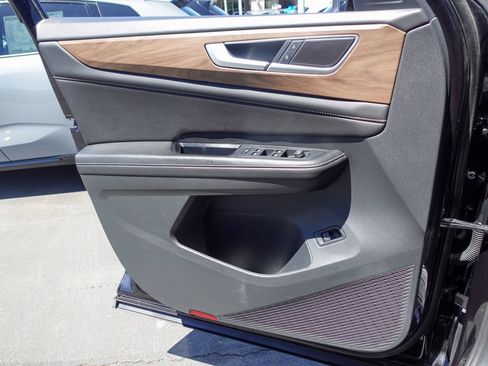 Used 2024 Volkswagen Atlas SE FWD image 17