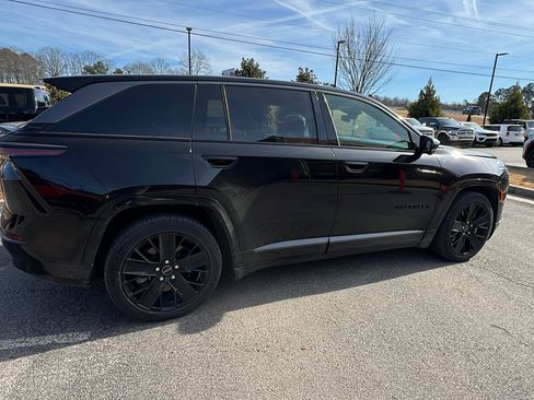Used 2024 Jeep Wagoneer Launch Edition image 8