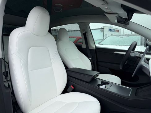 Used 2023 Tesla Model Y Long Range image 32