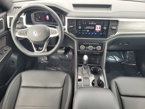 Used 2022 Volkswagen Atlas Cross Sport SE image 16