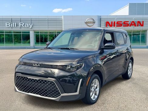 Used 2025 Kia Soul LX w/ LX Technology Package FWD image 3