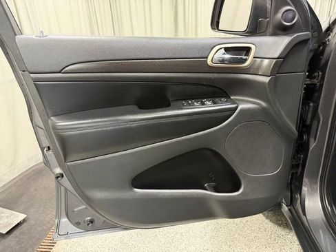 Used 2015 Jeep Grand Cherokee Laredo w/ Quick Order Package 23E AWD/4WD image 16