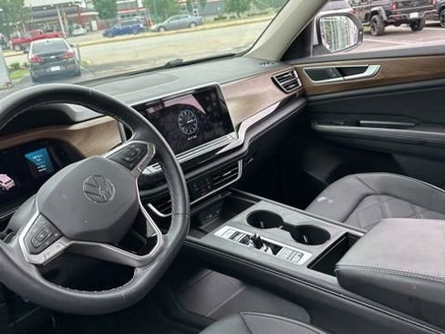 Used 2024 Volkswagen Atlas SE AWD/4WD image 21