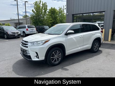 Used 2018 Toyota Highlander XLE AWD/4WD image 8