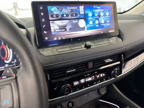Used 2025 Nissan Rogue SL w/ Tech Package FWD image 26