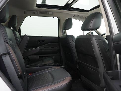 Used 2022 Nissan Pathfinder Platinum w/ Cargo Package AWD/4WD image 14