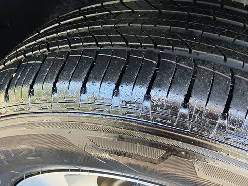 Used 2025 Honda Pilot EX-L image 12